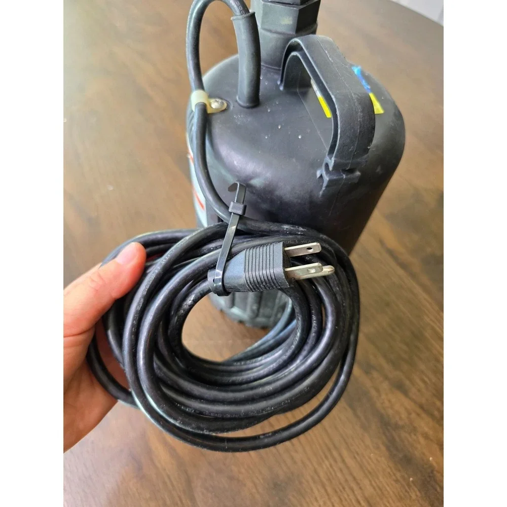 Everbilt Waterfall Submersible Utility Pump 1/2HP SUP80-HD - Used